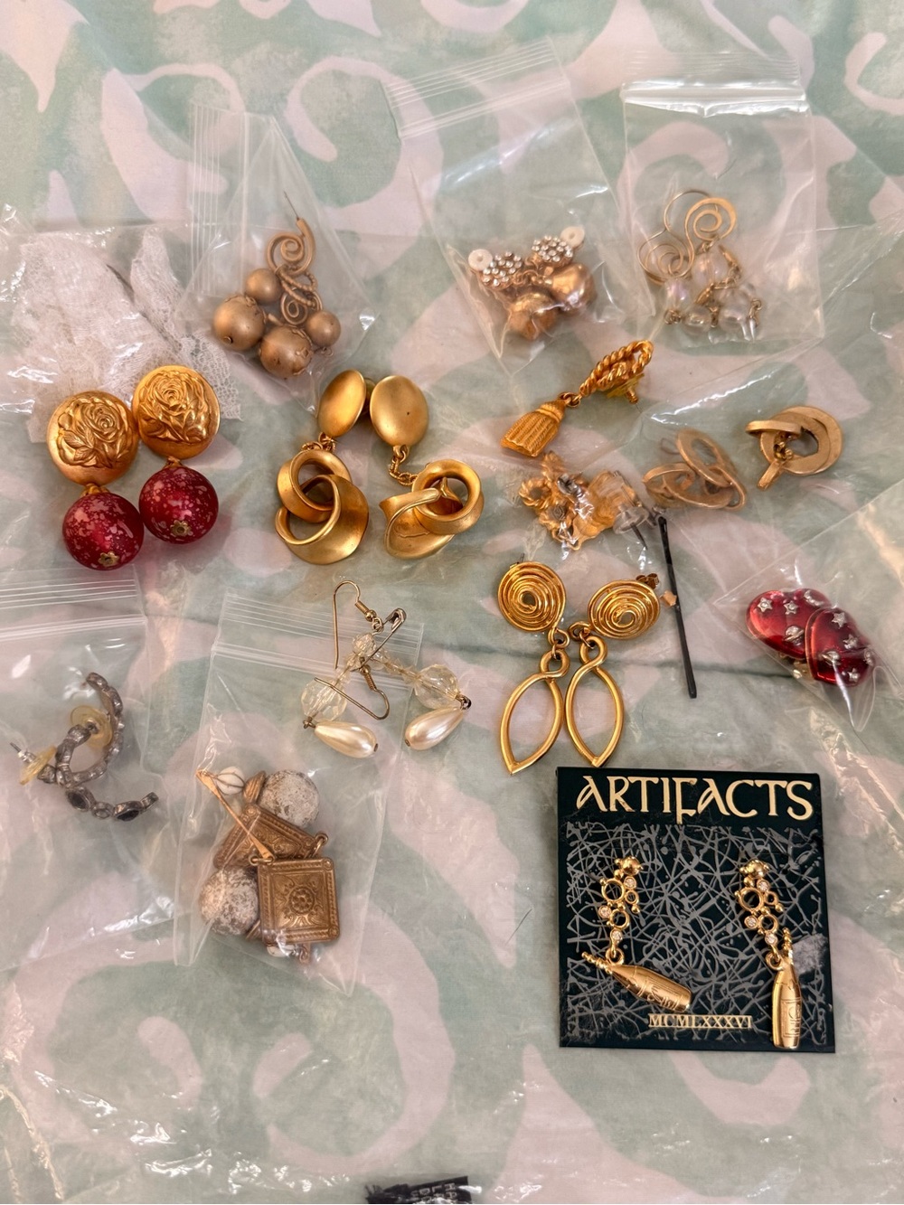 Bulk Bag of Earrings! Great deal!
